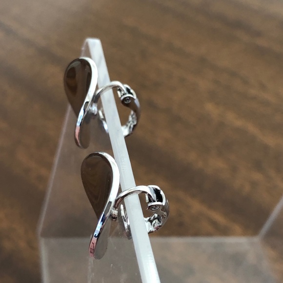 Vintage Avon curved disc clip on earrings silver tone - Picture 4 of 16